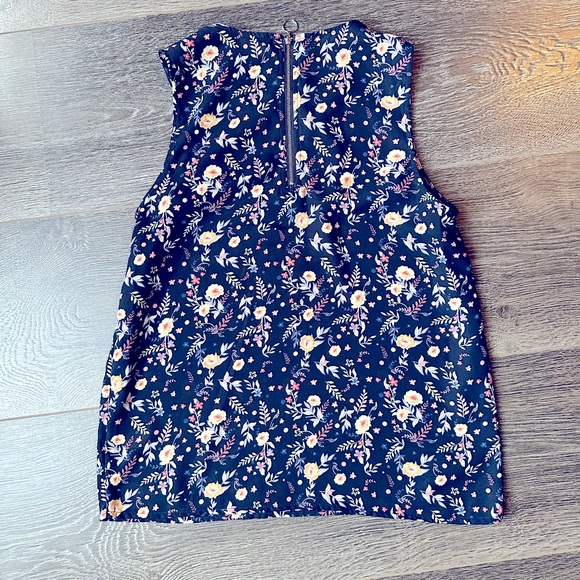 Twik sleeveless blouse with back zipper - Picture 2 of 5